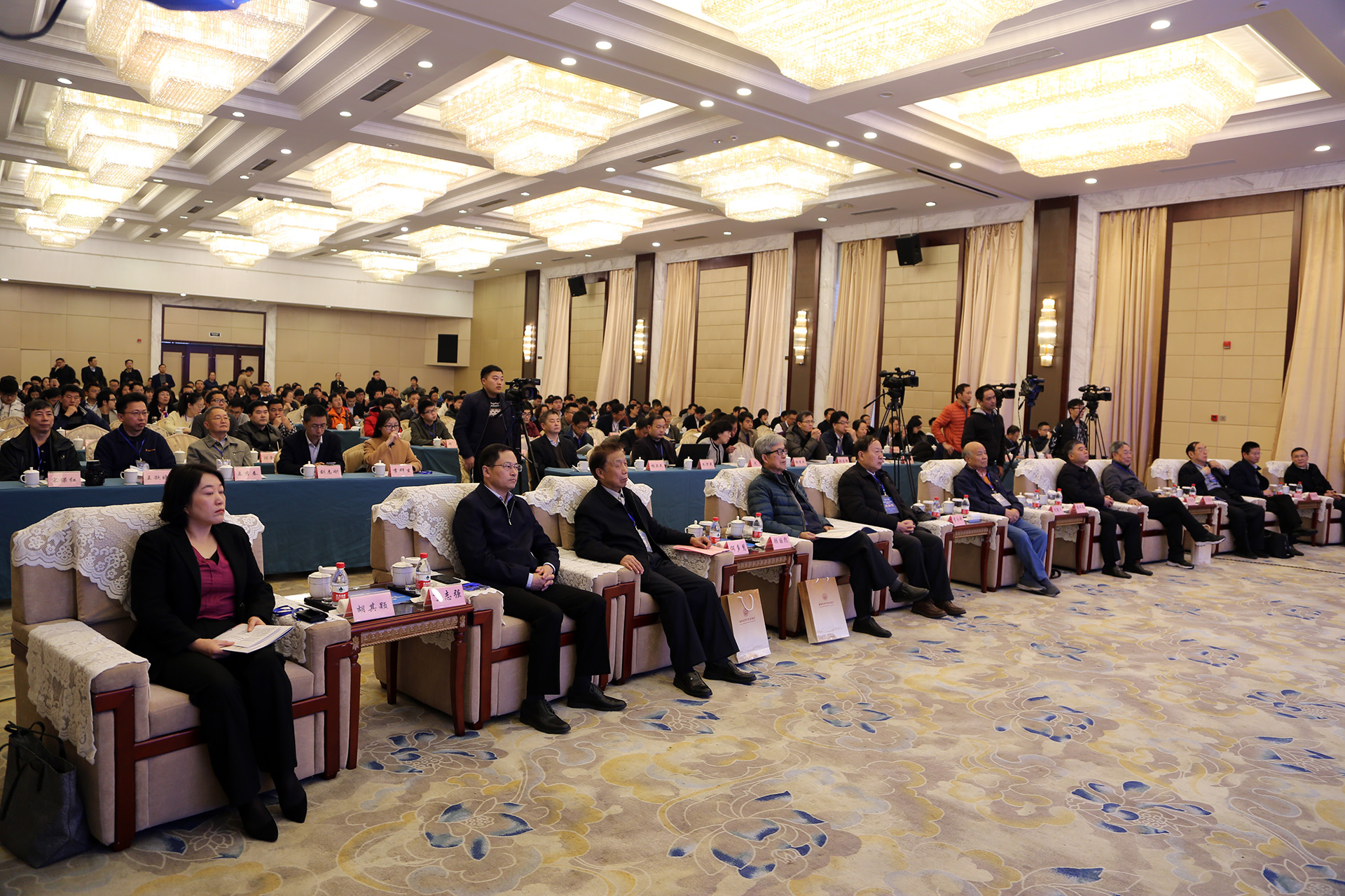 推进清洁能源革命，促进产业高质量发展！第二届中国能源与环境中青年科学家创新创业论坛在泰召开！
